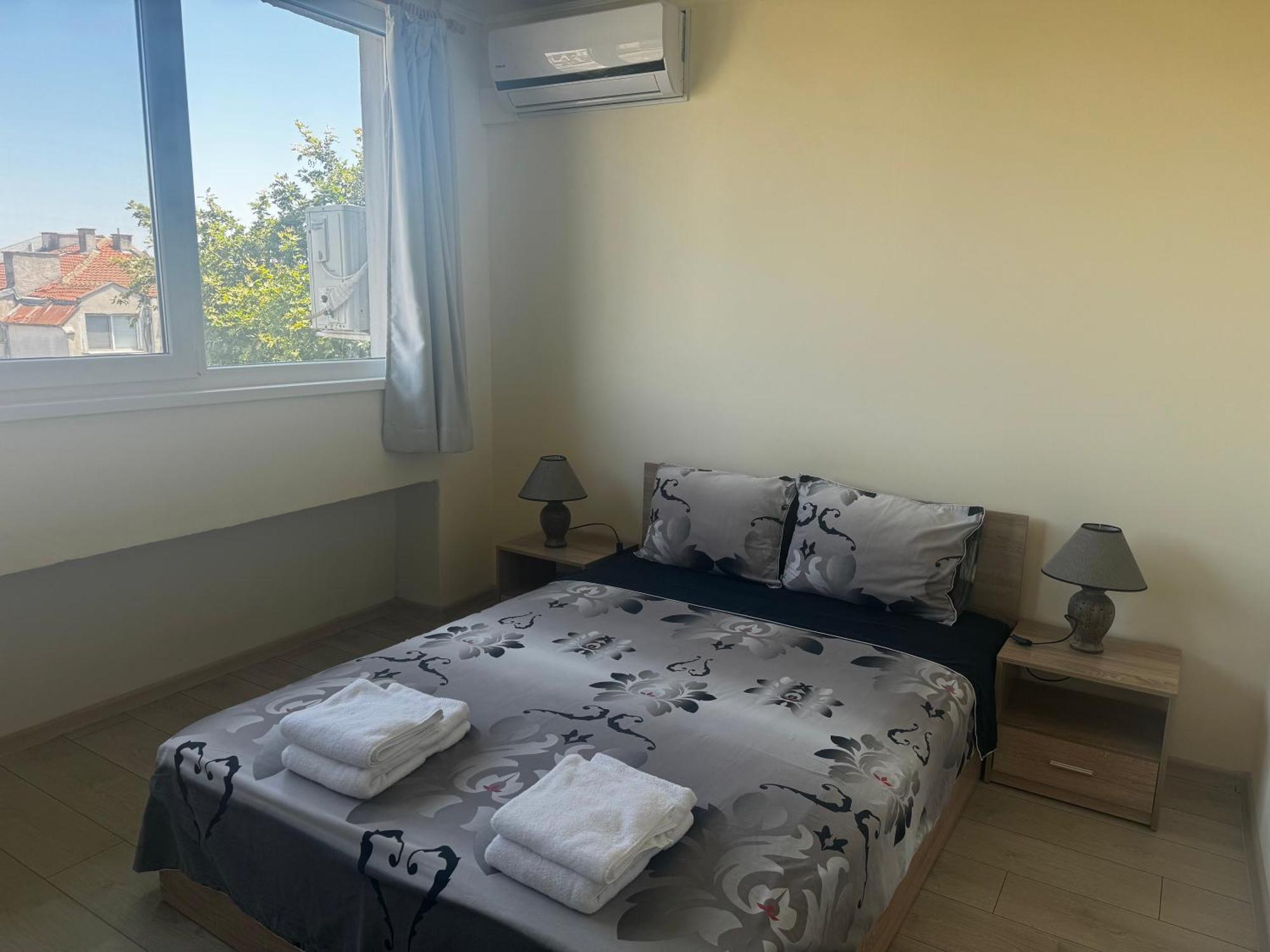 Avelov Art Apartment Burgas Esterno foto