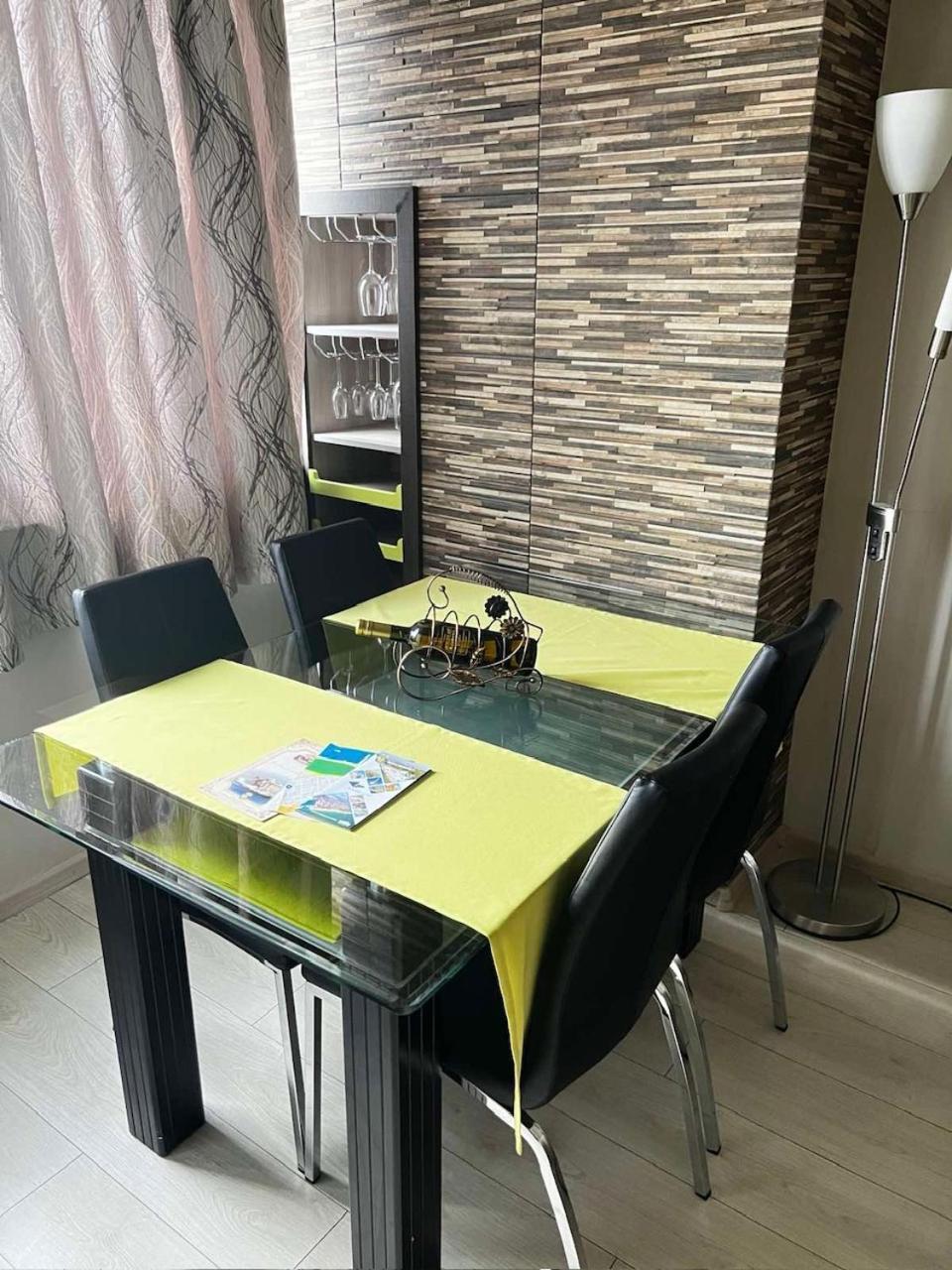 Avelov Art Apartment Burgas Esterno foto